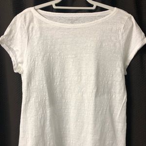 Woman’s Eileen Fisher white tee shirt